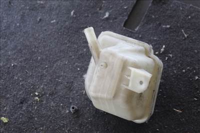 Nissan Qashqai (J11) kiegyenlítő tartály