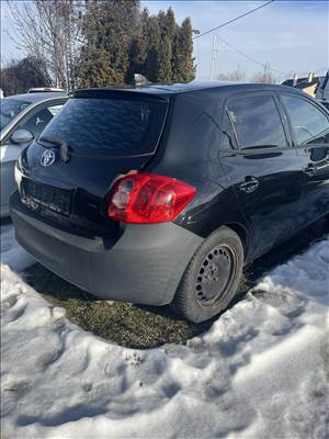 Toyota Auris (E150) 2.0 D-4D Összes alkatrész