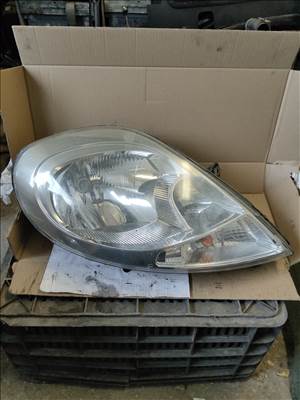 Renault Trafic II Jobb fényszóró  8200701356