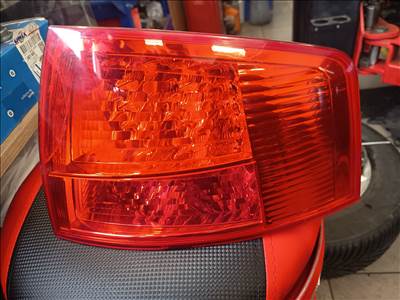 Audi A8 jobb hátsó Led lámpa  4e0945096