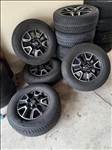  5x118 lyukosztású 16" újszerű (gyári felni) alufelni, rajta 225/75 újszerű Michelin nyári gumi 