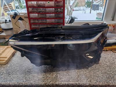 Toyota bz4x első lámpa 