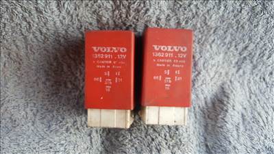 Volvo 1362911 700 900 ablaktörlő relé