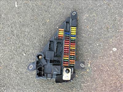 BMW 5-ös sorozat E60/E61 biztosítéktábla 