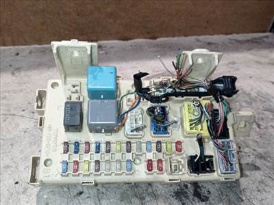 Toyota Avensis (T250) Biztosítéktábla Motortér *151298*