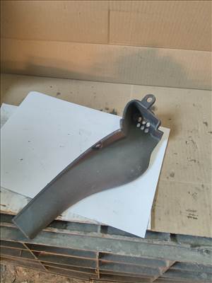 Renault Trafic II Bal szélvédő állati müanyag 7700312794