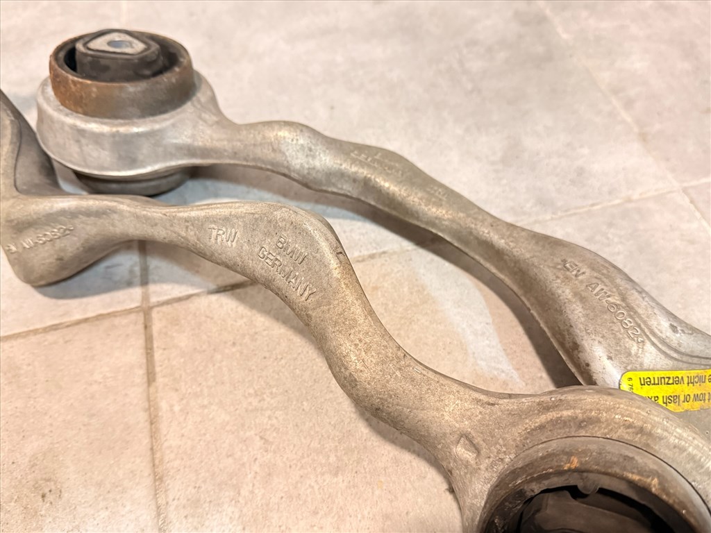 BMW E81, E82, E84, E87, E88, E89, E90, E91, E92, E93 alsó első lengőkar 3112763703 31126763704 31126763703 3. kép
