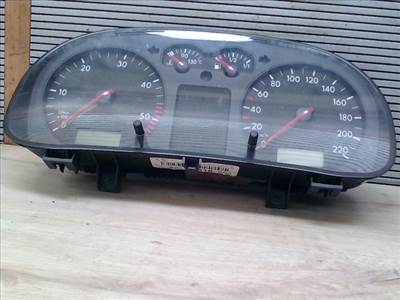 VOLKSWAGEN GOLF IV. Kilóméteróra