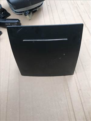 Skoda Octavia II tároló rekesz  1z0863284