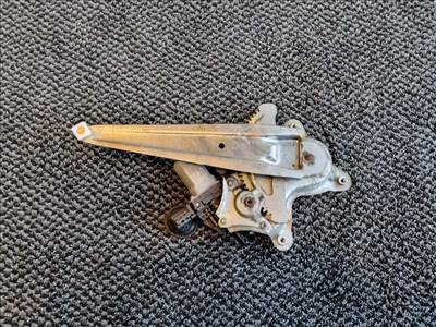 Lexus IS II jobb hátsó elektromos ablakemelő szerkezet