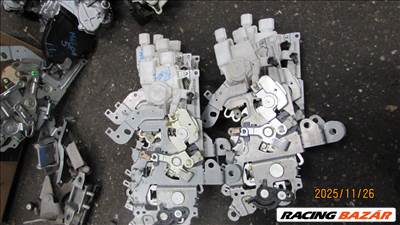 Mazda 5 (CR) bal hátsó tolóajtó zárszerkezet