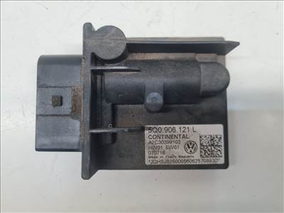 Volkswagen Golf VII 2.0 GTD üzemanyag szivattyú relé (28636) 5q0906121l