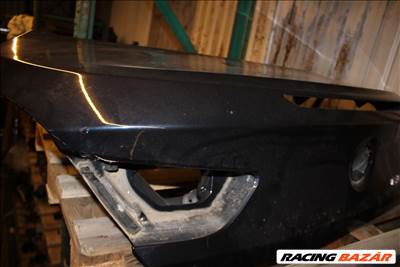 BMW 640 csomagtérajtó kék színben.