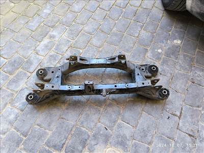 TOYOTA AURIS Hátsó Bölcső