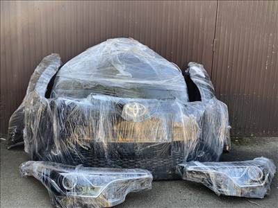 Toyota C-HR bontott alkatrészei