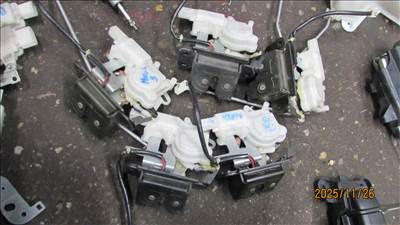 Mazda 5 (CR) csomagtérajtó zárszerkezet 