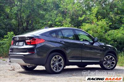 BMW X4 2014-es kasztni kék színben.