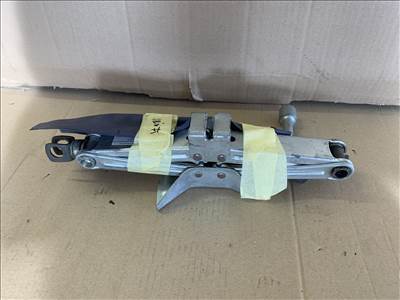 Suzuki Swift emelő+kerékkulcs 