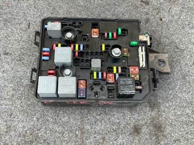 Opel Corsa E OPEL CORSA E Biztosítéktábla Motortér 53430959l 39036044