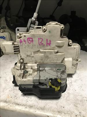 Audi A4 (B6/B7) bal hátsó zár 8e0839015aa