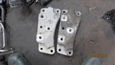 Volkswagen Caddy III 2.0 TDI Váltótartó első váltótartó bak 1K0199117