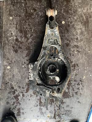 Toyota RAV4 (XA50) lengőkar 