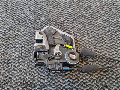 Lexus RX bal hátsó ajtózár 6906060071