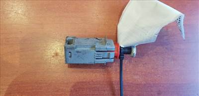 Opel Agila A, Agila B, Astra G, Astra H, Corsa C, Corsa D, Corsa E, Meriva A, Tigra B, Zafira A, Zafira B kuplung pedál kapcsoló 09185907