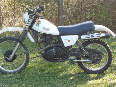 SUZUKI DR 500-AS (HÁTÚL 2 TELESZKÓPOS ÉRTÉKESEBB MODELL)1981-ES OLDTIMER MKP. PAPIROK NÉLKŰL