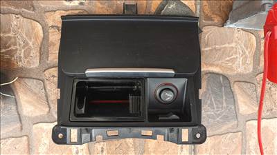 Audi Q5 szivargyújtó hamutál 