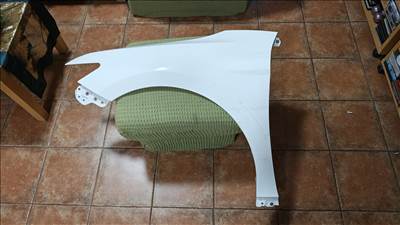 Toyota Camry VIII bal első sárvédő enyhén sérült