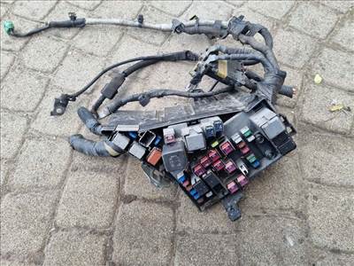 Subaru Impreza biztosítéktábla motortér