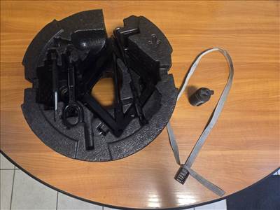 Skoda Octavia III Pótkerék szett, emelő szett SKODA OCTAVIA III