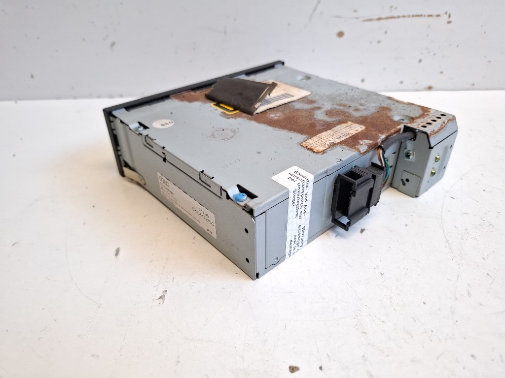 Audi A4 (8E B7) Cd tár 8E0035111D 2. kép