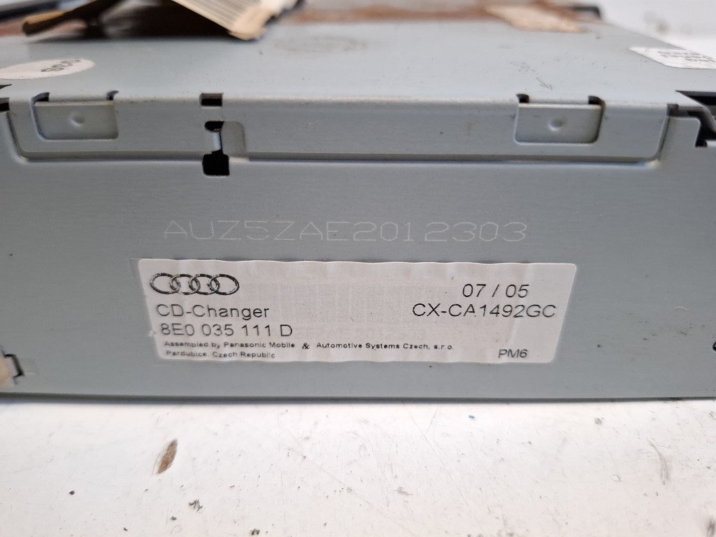 Audi A4 (8E B7) Cd tár 8E0035111D 5. kép