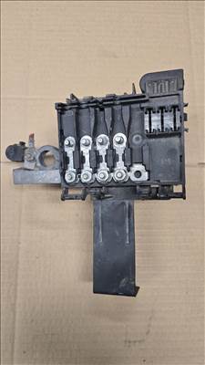 Volkswagen Polo Classic motortéri biztosítéktábla 6k0971824