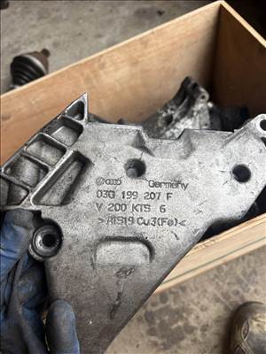 Volkswagen Golf V Konzol, bak 03g199207f