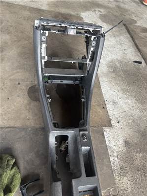 Audi A4 (B6/B7) rádió beépítő keret, középkonzol, közép box