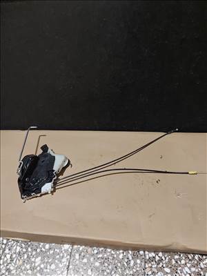 Subaru XV I Jobb első ajtózár 4049