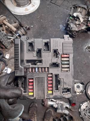 Renault megane 2 biztosítéktábla  8200306032c