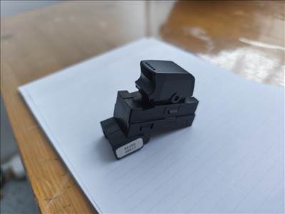 Suzuki Swift ablakemelő kapcsoló 