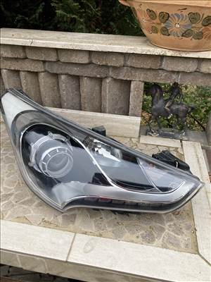 Hyundai Veloster jobb fényszóró