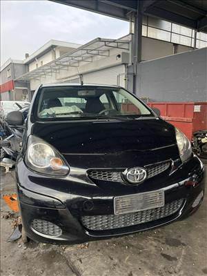 Toyota Aygo (AB10/AB20/AB30) lökhárító sárvédő homlokfal lámpa motorháztető 