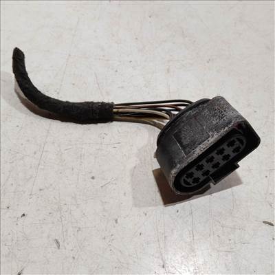 Seat Leon 5F 2012-2017 bal első fényszóró elektromos csatlakozó 90022035