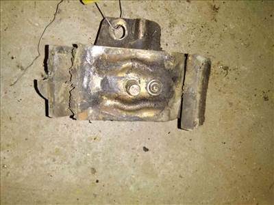 Mazda B2200 Motortartó Bak