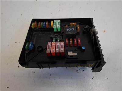 Audi A3 (8P) biztosítéktábla motortér 1K0937125A