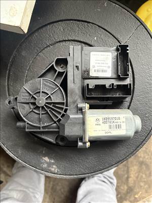 Volkswagen Touran 1T 1K0959701B Bal első Ablakemelő Motor  1k0959793a