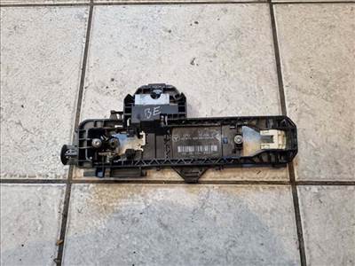 Mercedes-Benz C (W204) bal első külső kilincsfészek A2047600734