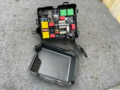 Peugeot 208 I PEUGEOT 208 Biztosítéktábla Motortér 4530683 9671924480