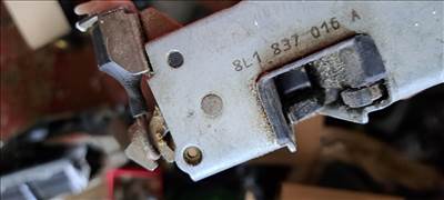 Audi A3 (8L) jobb első ajtózár szerkezet  8l1837016a